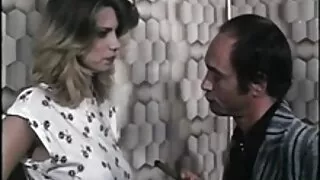 Mulato chupa x videos porno brasileiros o pau de um buraco na parede.