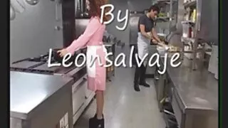 Forçado xvídeos pornô brasileiro caseiro a usar uma tanga e se masturbar.