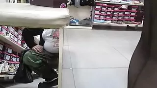 Francês ansiosamente chupa filme pormo brasileiro o pau.