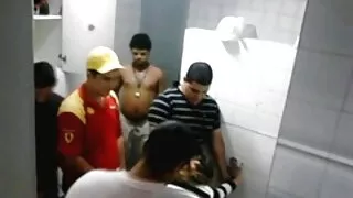 O filme pornô nacional herói amoroso martela a Virgem em cosplay