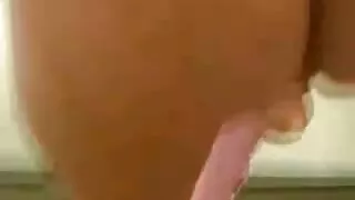 Mulher japonesa serve homens sexo pai e filha brasileiro para fazer sexo no escritório.