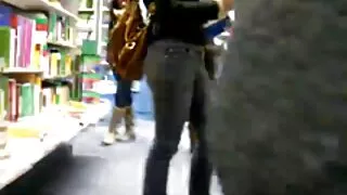 Carmela vídeos caseiro brasileiro Clutch lavou o carro e poliu a pila do proprietário.
