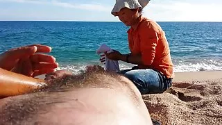 O ver filme porno brasileiro ébano parece bronzeado em óleo.