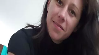 A empregada limpa os buracos video de sexo caseiro brasileiro do dono da casa.