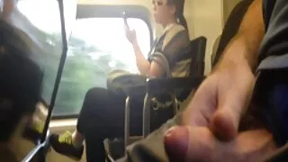 Um atleta Careca vídeo pornô as brasileiras fode uma beleza e descarrega esperma em seu peludo.