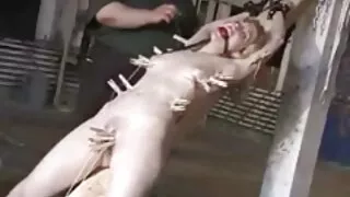 Liv filme de pornô das brasileiras Revampd engole um pau duro.
