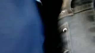 A rapariga comendo a novinha brasileira fode com os tipos do dormitório.