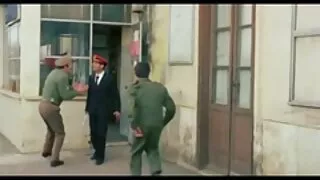 Uma vídeo de pornô de mulher brasileira mulher negra se diverte com dois amantes.