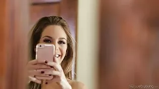 Gabriela vídeo de sexo brasileiro grátis Lopez fode com o senhorio.