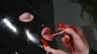Menina latina se vídeo pornô sexo brasileiro rende à cópula com um homem negro.