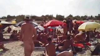 A rapariga faz pornohub brasileiro sexo com um colega de trabalho.