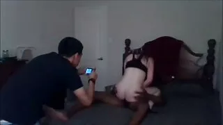 O ladrão monta o galo de um guarda na sala dos fundos. xvídeos pornô brasileiros
