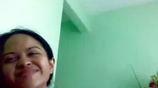 A garota é fodida na bunda com um sexo bruto brasileiro cara da escravidão.